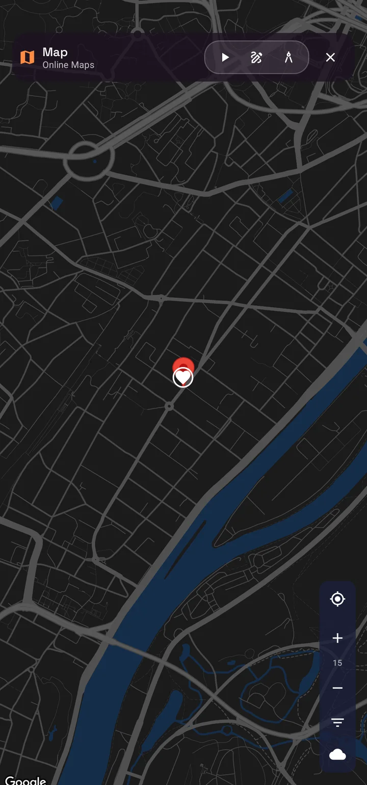 SIMT map view in dark style with the tool dock at the top, including the editor mode toggle, and a target marker at the center